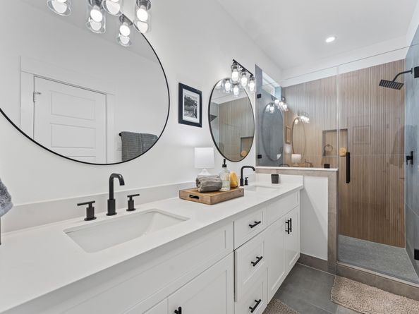 330 Neyland Street, Houston TX 77022