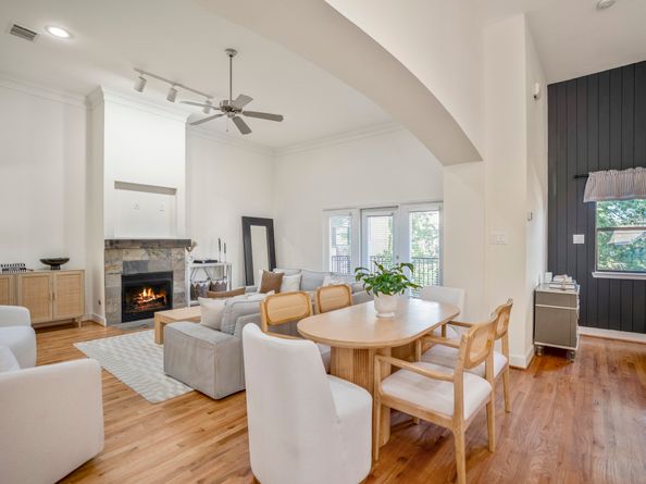 5841 Darling Street C, Houston TX 77007
