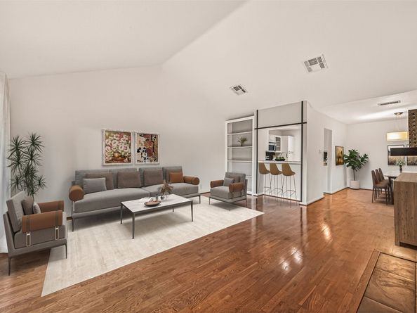 2829 Timmons Lane 144, Houston TX 77027