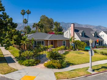 2145 Las Lunas Street