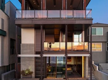 3216 The Strand