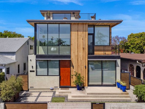 2325 Cloy Avenue, Venice CA 90291