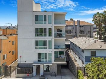 10918 Camarillo Street