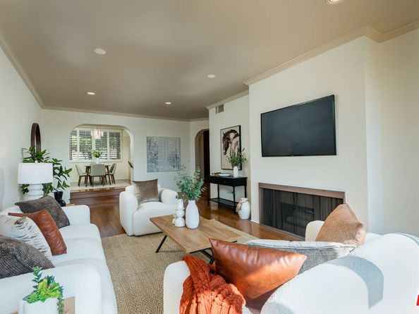 8455 Fountain Avenue 302, West Hollywood CA 90069