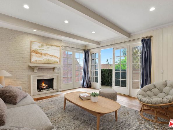 1260 S Beverly Glen Boulevard 304, Los Angeles CA 90024