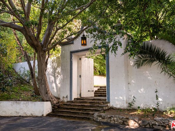 1196 Brooklawn Drive, Los Angeles CA 90077