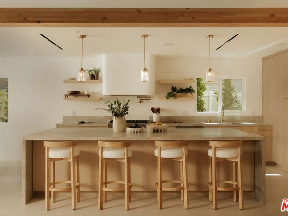 880 Teakwood Road, Los Angeles CA 90049