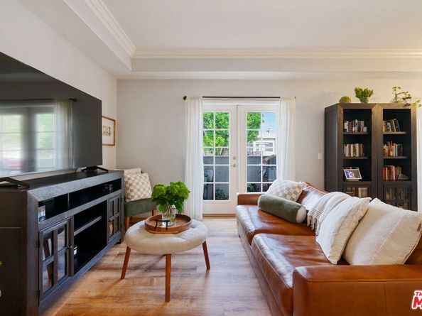 12010 Magnolia Boulevard 101, Valley Village CA 91607