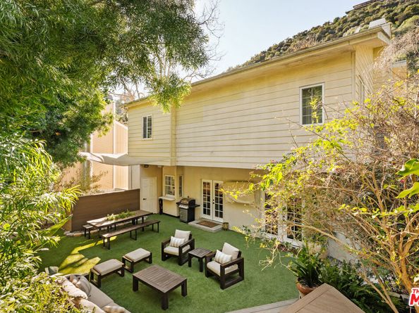 1110 N Beverly Glen Boulevard, Los Angeles CA 90077