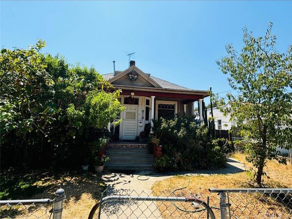 819 N Gordon Street, Pomona CA 91768