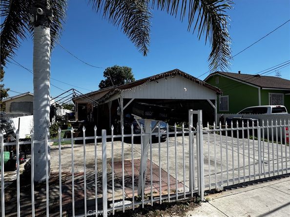 8820 Beach, Los Angeles CA 90002