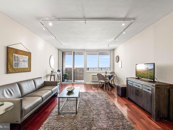 1901 John F Kennedy Boulevard 2922, Philadelphia PA 19103