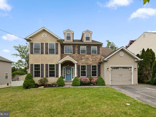 553 Royal Avenue, Havertown PA 19083