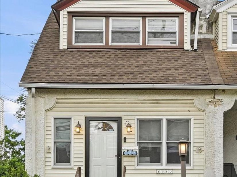 1210 Harding Drive, Havertown PA 19083