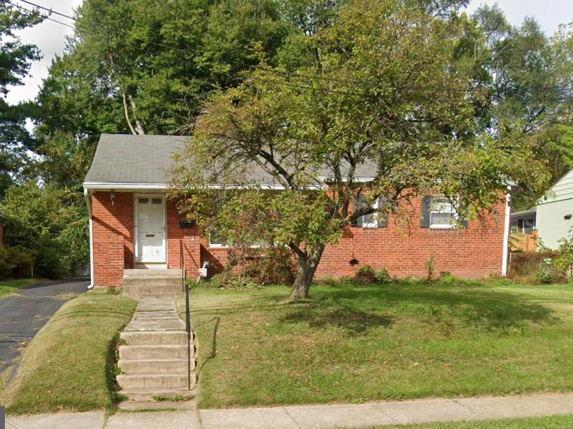 2620 N Sycamore Street, Arlington VA 22207
