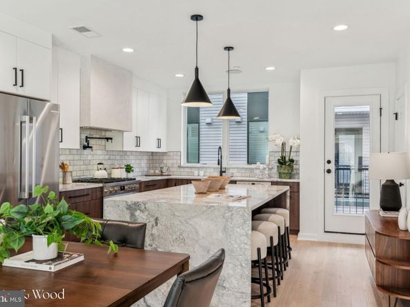 954 N 6TH Street, Philadelphia PA 19123