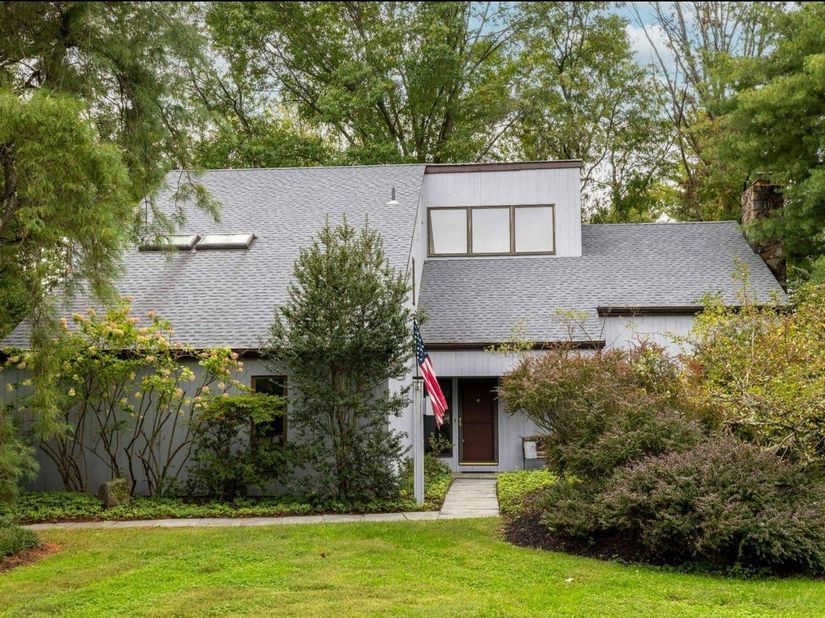 2 Fox Pond, Spring House PA 19477