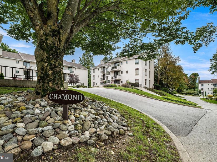 6 Chamond, Devon PA 19333