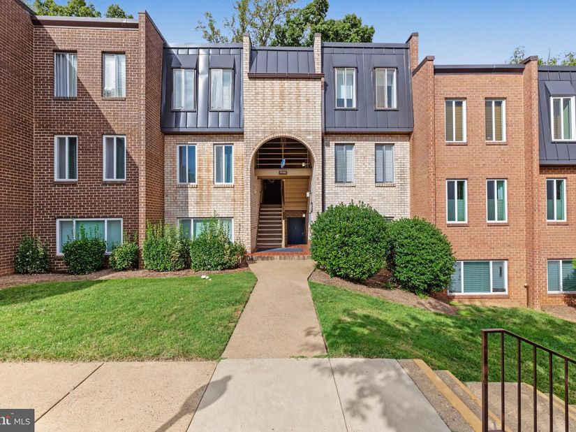 5049 7TH Road S 302, Arlington VA 22204