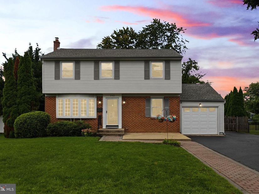 243 Crestview Road, Hatboro PA 19040