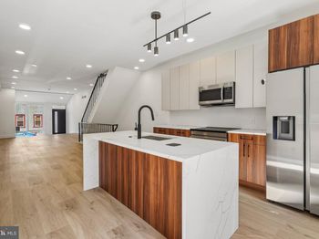 28 E Pleasant Street