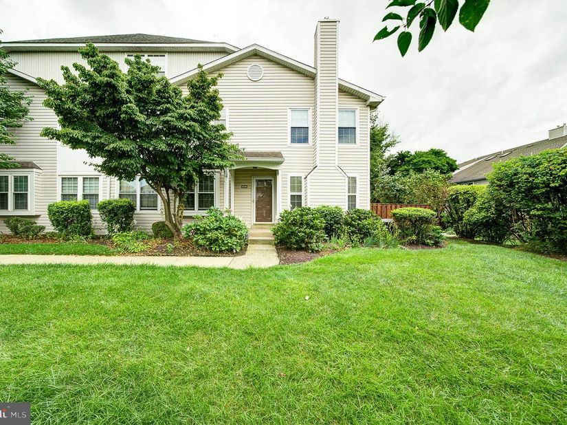 8006 Spruce Mill Dr, Yardley PA 19067