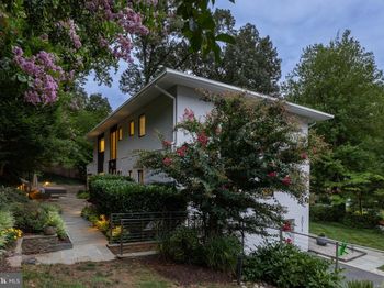 6016 Chesterbrook Road