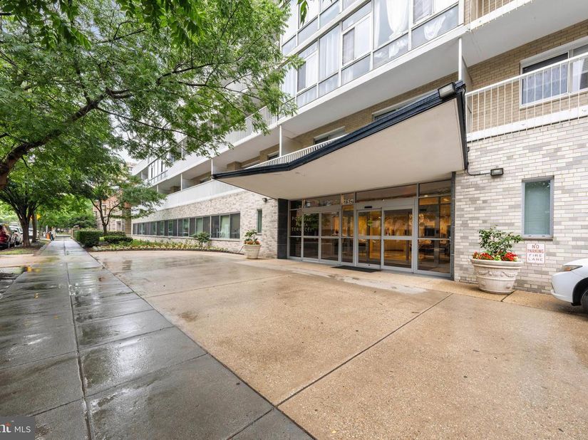 730 24TH Street NW 206, Washington DC 20037