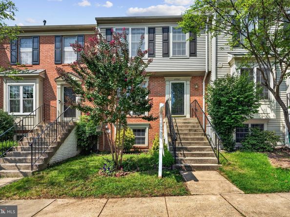 45547 Hutchens Square, Sterling VA 20166
