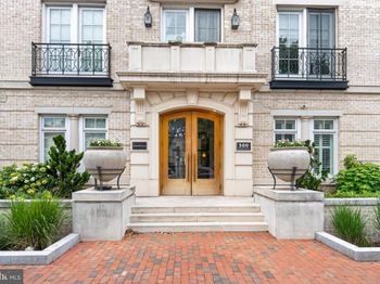 300 8TH Street NE