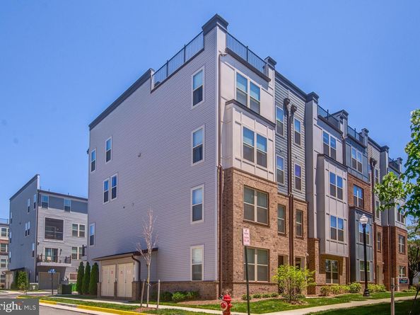 2127 Glacier Road 86, Herndon VA 20170