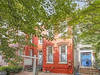 822 5TH Street NE
