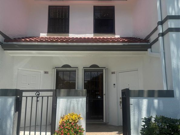 301 SW 158th Ter 104, Pembroke Pines FL 33027