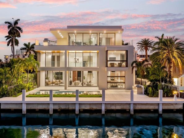 1637 SE 14th St, Fort Lauderdale FL 33316