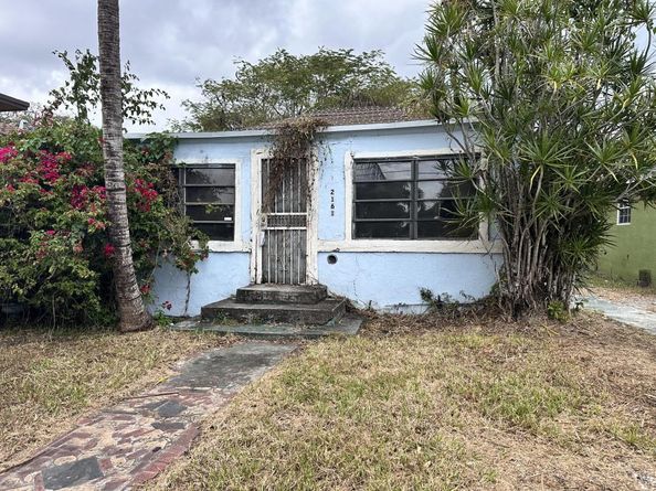 2161 NW 50th St, Miami FL 33142