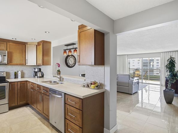 311 SE 3rd St 410, Dania Beach FL 33004