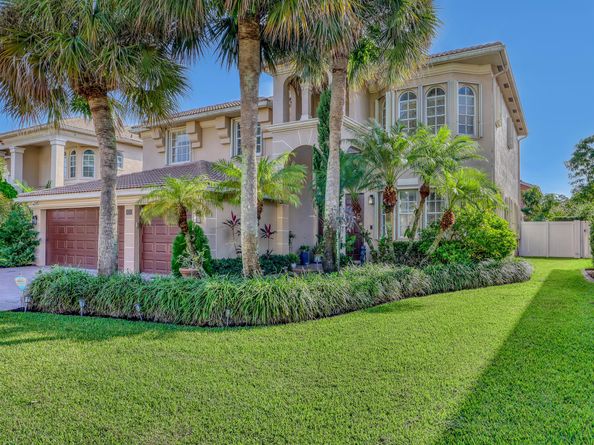 2227 Ridgewood Circle, Royal Palm Beach FL 33411