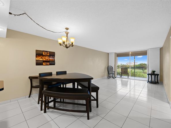 3300 W Rolling Hills Circle 610, Davie FL 33328