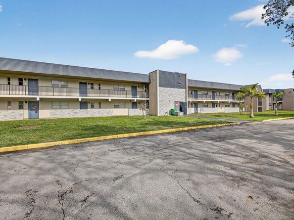 7925 Colony Circle S 203, Tamarac FL 33321