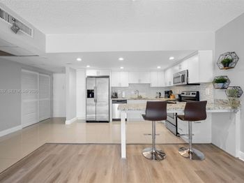 19370 Collins Avenue