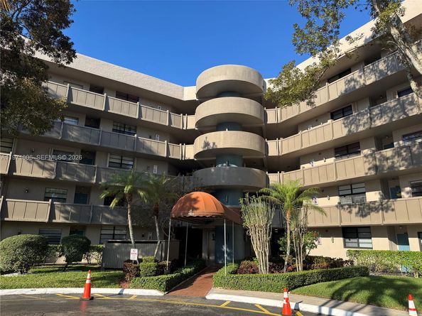 1101 Colony Point Circle 102, Pembroke Pines FL 33026