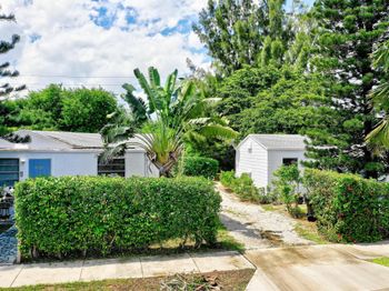 2405-2407 N East Coast Street