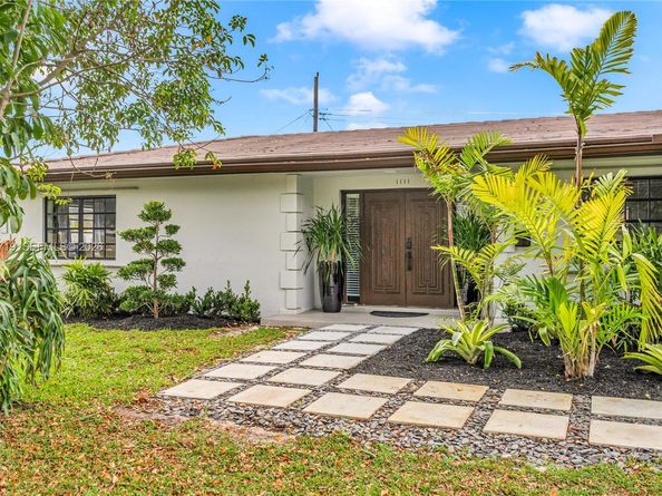 1111 NW 70th Terrace, Plantation FL 33313