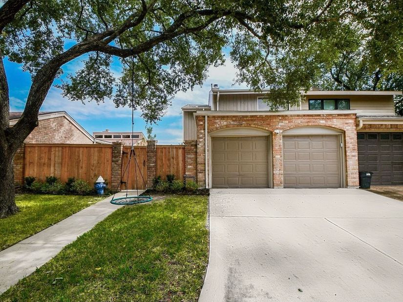 811 Bayou River Drive, Houston TX 77079