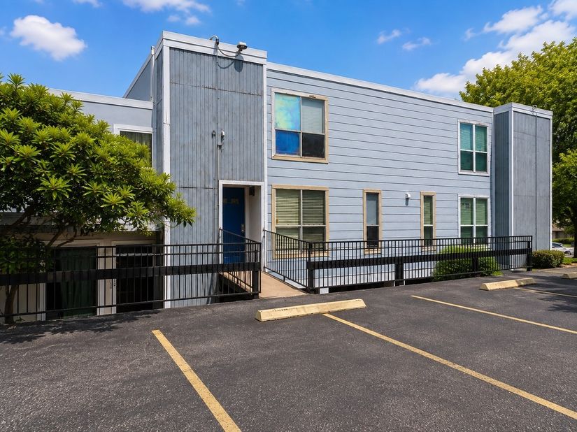 781 Country Place Drive 2032, Houston TX 77079