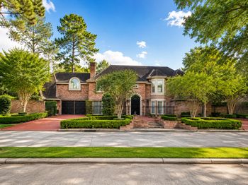 2819 Cedar Woods Place