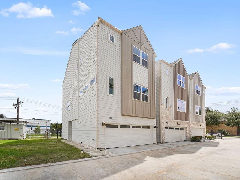 1122 Weiss Street, Houston TX 77009