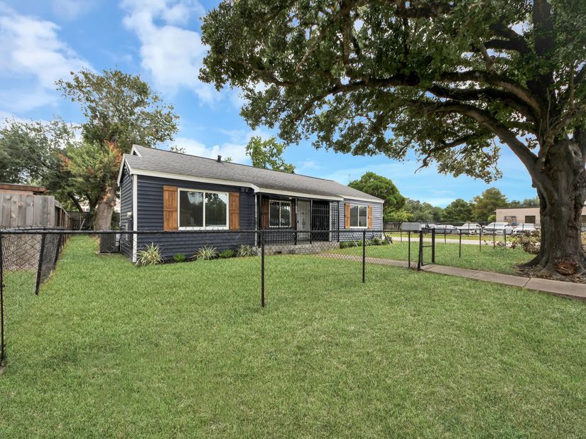 5651 Mccormick Street, Houston TX 77023