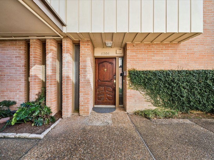 6304 Crab Orchard Road 6304, Houston TX 77057
