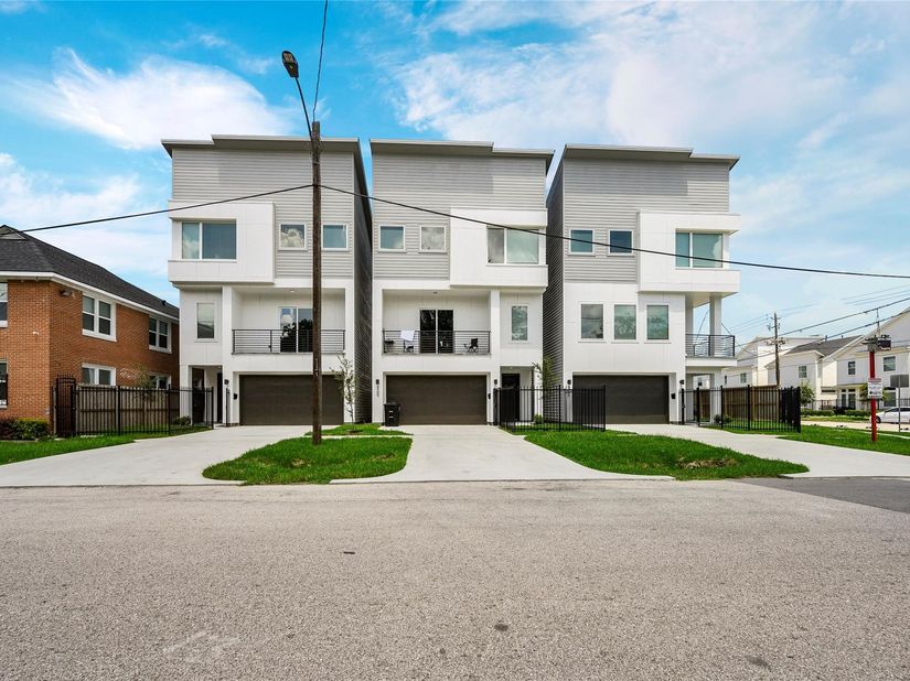 2102 Live Oak Street, Houston TX 77003